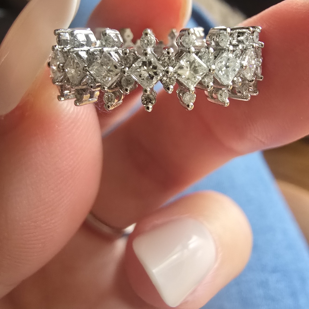 Elegant Diamond Eternity Women's Ring Sz 6